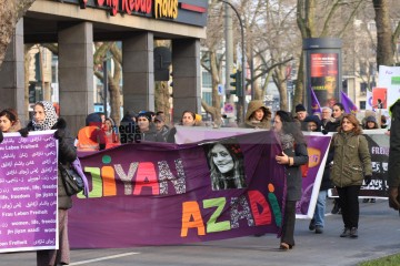 Frau, Leben, Freiheit - Demo 28.01.2023 in Köln | Manuela Hillekamps | <a href=/confor2/?bld=72556&t=d&pst=72551&aid=613&dc=1525&i1=Manuela%20Hillekamps><strong>Download Bild 72556...</strong></a> |