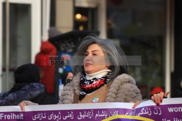 Frau, Leben, Freiheit - Demo 28.01.2023 in Köln | Manuela Hillekamps | <a href=/confor2/?bld=72553&t=d&pst=72551&aid=613&dc=1525&i1=Manuela%20Hillekamps><strong>Download Bild 72553...</strong></a> |