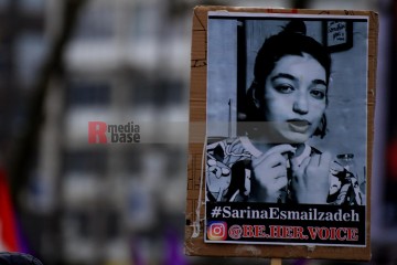 Frau, Leben, Freiheit - Demo 28.01.2023 in Köln | Manuela Hillekamps | <a href=/confor2/?bld=72561&t=d&pst=72551&aid=613&dc=1503&i1=Manuela%20Hillekamps><strong>Download Bild 72561...</strong></a> |