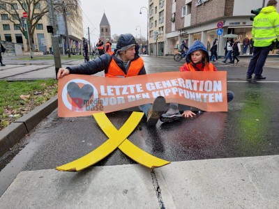 Letzte Generation solidarisch mit Kampf um Lützerath <i>Bild 71201 Anton Ilai Detailreich</i><br><a href=/email-download/?bld=71201><strong>DirektDownload</strong></a>