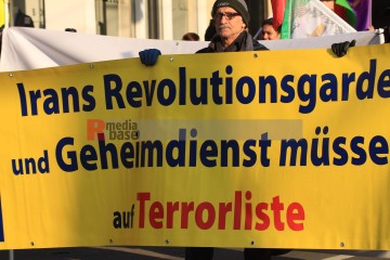 Frau, Leben, Freiheit - Demo 28.01.2023 in Köln | Manuela Hillekamps | <a href=/confor2/?bld=72569&t=d&pst=72551&aid=613&dc=1534&i1=Manuela%20Hillekamps><strong>Download Bild 72569...</strong></a> |