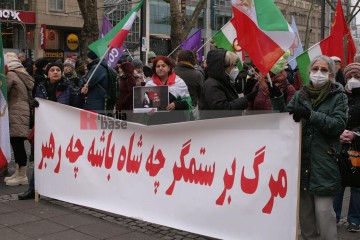 Frau, Leben, Freiheit - Demo 28.01.2023 in Köln | Manuela Hillekamps | <a href=/confor2/?bld=72575&t=d&pst=72551&aid=613&dc=1439&i1=Manuela%20Hillekamps><strong>Download Bild 72575...</strong></a> |