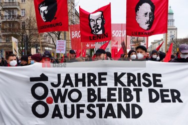 Demonstration zu den Gräbern von Karl Liebknecht und Rosa Luxemburg <i>Bild  71620 Bitzel</i> / <a href=/confor2/?bld=71620&pst=71613&aid=70>Anfrage <strong>Download</strong></a> / 