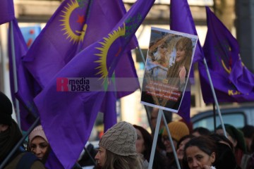 Frau, Leben, Freiheit - Demo 28.01.2023 in Köln | Manuela Hillekamps | <a href=/confor2/?bld=72581&t=d&pst=72551&aid=613&dc=1539&i1=Manuela%20Hillekamps><strong>Download Bild 72581...</strong></a> |