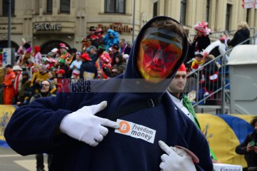 Rosenmontag in Köln mit den Pappnasen Rot-Schwarz | Slawiczek/R-mediabase / R-mediabase | <a href=/confor2/?bld=73482&t=d&pst=73478&aid=20&dc=1026&i1=Slawiczek/R-mediabase%20/%20R-mediabase><strong>Download Bild 73482...</strong></a>  |