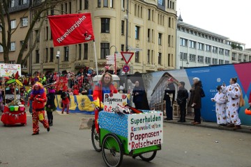 Rosenmontag in Köln mit den Pappnasen Rot-Schwarz | Slawiczek/R-mediabase / R-mediabase | <a href=/confor2/?bld=73479&t=d&pst=73478&aid=20&dc=1027&i1=Slawiczek/R-mediabase%20/%20R-mediabase><strong>Download Bild 73479...</strong></a>  |