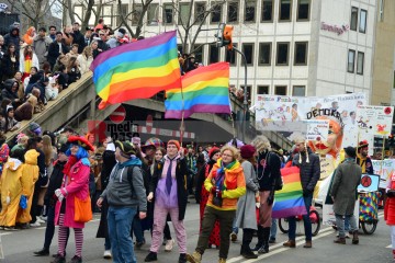 Rosenmontag in Köln mit den Pappnasen Rot-Schwarz | Slawiczek/R-mediabase / R-mediabase | <a href=/confor2/?bld=73495&t=d&pst=73478&aid=20&dc=1044&i1=Slawiczek/R-mediabase%20/%20R-mediabase><strong>Download Bild 73495...</strong></a>  |
