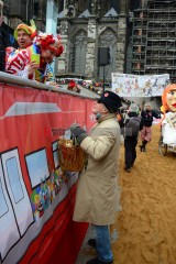 Rosenmontag in Köln mit den Pappnasen Rot-Schwarz | Slawiczek/R-mediabase / R-mediabase | <a href=/confor2/?bld=73498&t=d&pst=73478&aid=20&dc=1048&i1=Slawiczek/R-mediabase%20/%20R-mediabase><strong>Download Bild 73498...</strong></a>  |