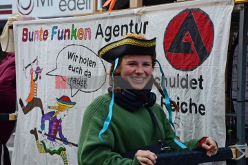 Rosenmontag in Köln mit den Pappnasen Rot-Schwarz | Slawiczek/R-mediabase / R-mediabase | <a href=/confor2/?bld=73504&t=d&pst=73478&aid=20&dc=1055&i1=Slawiczek/R-mediabase%20/%20R-mediabase><strong>Download Bild 73504...</strong></a>  |