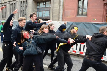 Rosenmontag in Köln mit den Pappnasen Rot-Schwarz | Slawiczek/R-mediabase / R-mediabase | <a href=/confor2/?bld=73505&t=d&pst=73478&aid=20&dc=1058&i1=Slawiczek/R-mediabase%20/%20R-mediabase><strong>Download Bild 73505...</strong></a>  |