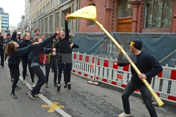 Rosenmontag in Köln mit den Pappnasen Rot-Schwarz | Slawiczek/R-mediabase / R-mediabase | <a href=/confor2/?bld=73506&t=d&pst=73478&aid=20&dc=1059&i1=Slawiczek/R-mediabase%20/%20R-mediabase><strong>Download Bild 73506...</strong></a>  |