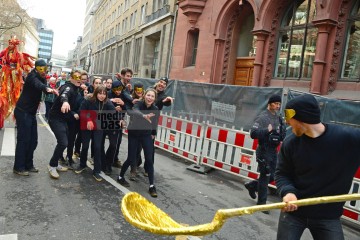 Rosenmontag in Köln mit den Pappnasen Rot-Schwarz | Slawiczek/R-mediabase / R-mediabase | <a href=/confor2/?bld=73510&t=d&pst=73478&aid=20&dc=1059&i1=Slawiczek/R-mediabase%20/%20R-mediabase><strong>Download Bild 73510...</strong></a>  |