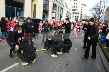 Rosenmontag in Köln mit den Pappnasen Rot-Schwarz | Slawiczek/R-mediabase / R-mediabase | <a href=/confor2/?bld=73512&t=d&pst=73478&aid=20&dc=1105&i1=Slawiczek/R-mediabase%20/%20R-mediabase><strong>Download Bild 73512...</strong></a>  |