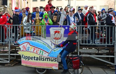 Rosenmontag in Köln mit den Pappnasen Rot-Schwarz | Slawiczek/R-mediabase / R-mediabase | <a href=/confor2/?bld=73519&t=d&pst=73478&aid=20&dc=1112&i1=Slawiczek/R-mediabase%20/%20R-mediabase><strong>Download Bild 73519...</strong></a>  |