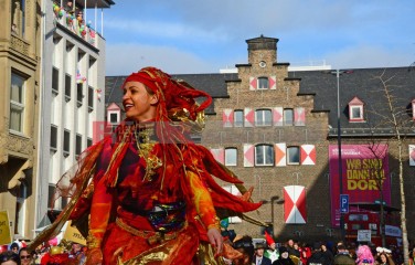Rosenmontag in Köln mit den Pappnasen Rot-Schwarz | Slawiczek/R-mediabase / R-mediabase | <a href=/confor2/?bld=73520&t=d&pst=73478&aid=20&dc=1115&i1=Slawiczek/R-mediabase%20/%20R-mediabase><strong>Download Bild 73520...</strong></a>  |