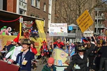 Rosenmontag in Köln mit den Pappnasen Rot-Schwarz | Slawiczek/R-mediabase / R-mediabase | <a href=/confor2/?bld=73523&t=d&pst=73478&aid=20&dc=1120&i1=Slawiczek/R-mediabase%20/%20R-mediabase><strong>Download Bild 73523...</strong></a>  |