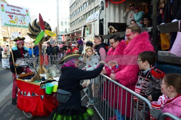 Rosenmontag in Köln mit den Pappnasen Rot-Schwarz | Slawiczek/R-mediabase / R-mediabase | <a href=/confor2/?bld=73527&t=d&pst=73478&aid=20&dc=1123&i1=Slawiczek/R-mediabase%20/%20R-mediabase><strong>Download Bild 73527...</strong></a>  |