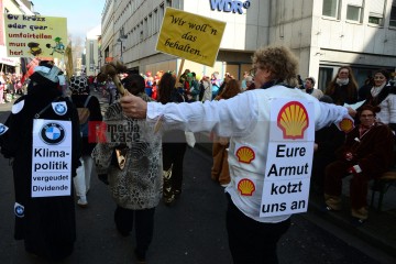 Rosenmontag in Köln mit den Pappnasen Rot-Schwarz | Slawiczek/R-mediabase / R-mediabase | <a href=/confor2/?bld=73529&t=d&pst=73478&aid=20&dc=1128&i1=Slawiczek/R-mediabase%20/%20R-mediabase><strong>Download Bild 73529...</strong></a>  |