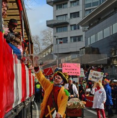 Rosenmontag in Köln mit den Pappnasen Rot-Schwarz | Slawiczek/R-mediabase / R-mediabase | <a href=/confor2/?bld=73534&t=d&pst=73478&aid=20&dc=1146&i1=Slawiczek/R-mediabase%20/%20R-mediabase><strong>Download Bild 73534...</strong></a>  |