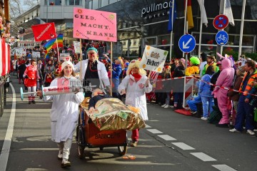 Rosenmontag in Köln mit den Pappnasen Rot-Schwarz | Slawiczek/R-mediabase / R-mediabase | <a href=/confor2/?bld=73533&t=d&pst=73478&aid=20&dc=1146&i1=Slawiczek/R-mediabase%20/%20R-mediabase><strong>Download Bild 73533...</strong></a>  |