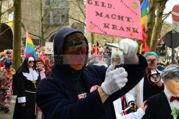 Rosenmontag in Köln mit den Pappnasen Rot-Schwarz | Slawiczek/R-mediabase / R-mediabase | <a href=/confor2/?bld=73537&t=d&pst=73478&aid=20&dc=1210&i1=Slawiczek/R-mediabase%20/%20R-mediabase><strong>Download Bild 73537...</strong></a>  |