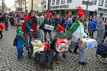 Rosenmontag in Köln mit den Pappnasen Rot-Schwarz | Slawiczek/R-mediabase / R-mediabase | <a href=/confor2/?bld=73551&t=d&pst=73478&aid=20&dc=1013&i1=Slawiczek/R-mediabase%20/%20R-mediabase><strong>Download Bild 73551...</strong></a>  |