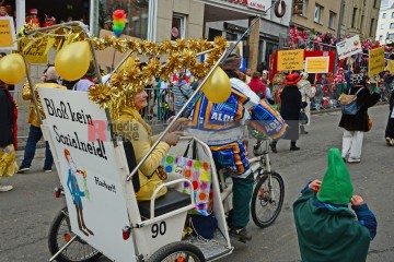 Rosenmontag in Köln mit den Pappnasen Rot-Schwarz | Slawiczek/R-mediabase / R-mediabase | <a href=/confor2/?bld=73559&t=d&pst=73478&aid=20&dc=1022&i1=Slawiczek/R-mediabase%20/%20R-mediabase><strong>Download Bild 73559...</strong></a>  |