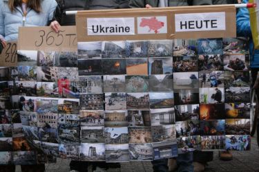 Jahrestag zum Krieg in der Ukraine <i>Bild Manuela Hillekamps/R-mediabase</i> <br><a href=/confor2/?bld=73670&pst=73662&aid=613&i1=Manuela%20Hillekamps/R-mediabase>Download Bild 73670</a>  <br><a href=/?p=73662>Zum Beitrag 73662</a>