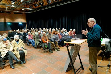 Andreas Zumach beim Dortmunder Friedensforum <i>Bild 73652 Bitzel</i><br><a href=/confor2/?bld=73652&pst=73651&aid=70>Download (Anfrage)</a>  /  <a href=/?page_id=73651#jig2>zur Galerie</a>