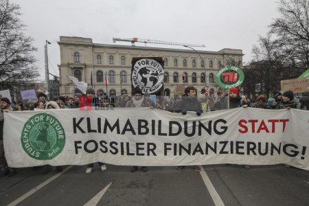 Bundesweiter Klimastreik am 3.3.2023 - Berlin <i>Bild 74140 Denner</i><br><a href=/email-download/?bld=74140><strong>DirektDownload</strong></a>