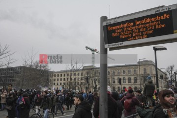 Bundesweiter Klimastreik am 3.3.2023 - Berlin | Rudi Denner/R-mediabase / R-mediabase | <a href=/confor2/?bld=74145&t=d&pst=74132&aid=86&dc=1433&i1=Rudi%20Denner/R-mediabase%20/%20R-mediabase><strong>Download Bild 74145...</strong></a>  |