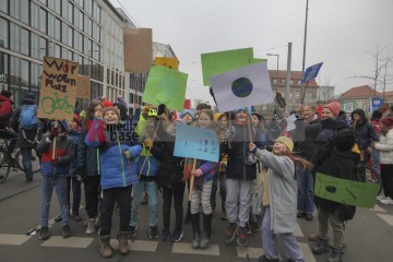 Bundesweiter Klimastreik am 3.3.2023 - Berlin | Rudi Denner/R-mediabase / R-mediabase | <a href=/confor2/?bld=74146&t=d&pst=74132&aid=86&dc=1437&i1=Rudi%20Denner/R-mediabase%20/%20R-mediabase><strong>Download Bild 74146...</strong></a>  |