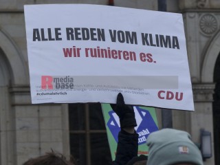Bundesweiter Klimastreik am 3.3.2023 - Berlin | Rudi Denner/R-mediabase / R-mediabase | <a href=/confor2/?bld=74152&t=d&pst=74132&aid=86&dc=0223&i1=Rudi%20Denner/R-mediabase%20/%20R-mediabase><strong>Download Bild 74152...</strong></a>  |
