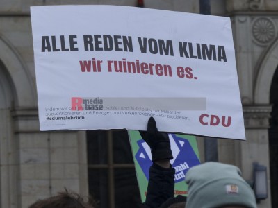 Bundesweiter Klimastreik am 3.3.2023 - Berlin <i>Bild 74152 Denner</i><br><a href=/email-download/?bld=74152><strong>DirektDownload</strong></a>