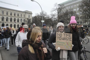 Bundesweiter Klimastreik am 3.3.2023 - Berlin | Rudi Denner/R-mediabase / R-mediabase | <a href=/confor2/?bld=74163&t=d&pst=74132&aid=86&dc=1507&i1=Rudi%20Denner/R-mediabase%20/%20R-mediabase><strong>Download Bild 74163...</strong></a>  |