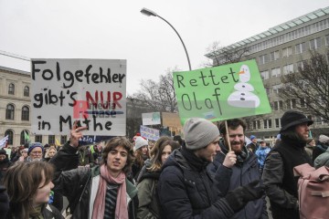 Bundesweiter Klimastreik am 3.3.2023 - Berlin | Rudi Denner/R-mediabase / R-mediabase | <a href=/confor2/?bld=74166&t=d&pst=74132&aid=86&dc=1511&i1=Rudi%20Denner/R-mediabase%20/%20R-mediabase><strong>Download Bild 74166...</strong></a>  |