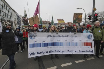 Bundesweiter Klimastreik am 3.3.2023 - Berlin | Rudi Denner/R-mediabase / R-mediabase | <a href=/confor2/?bld=74171&t=d&pst=74132&aid=86&dc=1526&i1=Rudi%20Denner/R-mediabase%20/%20R-mediabase><strong>Download Bild 74171...</strong></a>  |
