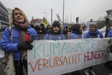 Bundesweiter Klimastreik am 3.3.2023 - Berlin | Rudi Denner/R-mediabase / R-mediabase | <a href=/confor2/?bld=74174&t=d&pst=74132&aid=86&dc=1528&i1=Rudi%20Denner/R-mediabase%20/%20R-mediabase><strong>Download Bild 74174...</strong></a>  |