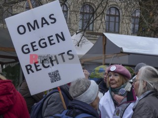 Bundesweiter Klimastreik am 3.3.2023 - Berlin | Rudi Denner/R-mediabase / R-mediabase | <a href=/confor2/?bld=74176&t=d&pst=74132&aid=86&dc=0121&i1=Rudi%20Denner/R-mediabase%20/%20R-mediabase><strong>Download Bild 74176...</strong></a>  |