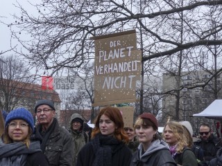 Bundesweiter Klimastreik am 3.3.2023 - Berlin | Rudi Denner/R-mediabase / R-mediabase | <a href=/confor2/?bld=74177&t=d&pst=74132&aid=86&dc=0125&i1=Rudi%20Denner/R-mediabase%20/%20R-mediabase><strong>Download Bild 74177...</strong></a>  |