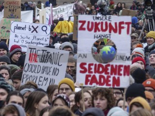 Bundesweiter Klimastreik am 3.3.2023 - Berlin | Rudi Denner/R-mediabase / R-mediabase | <a href=/confor2/?bld=74180&t=d&pst=74132&aid=86&dc=0139&i1=Rudi%20Denner/R-mediabase%20/%20R-mediabase><strong>Download Bild 74180...</strong></a>  |