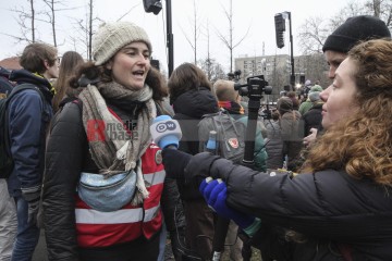 Bundesweiter Klimastreik am 3.3.2023 - Berlin | Rudi Denner/R-mediabase / R-mediabase | <a href=/confor2/?bld=74137&t=d&pst=74132&aid=86&dc=1425&i1=Rudi%20Denner/R-mediabase%20/%20R-mediabase><strong>Download Bild 74137...</strong></a>  |