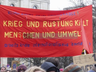 Bundesweiter Klimastreik am 3.3.2023 - Berlin | Rudi Denner/R-mediabase / R-mediabase | <a href=/confor2/?bld=74135&t=d&pst=74132&aid=86&dc=0228&i1=Rudi%20Denner/R-mediabase%20/%20R-mediabase><strong>Download Bild 74135...</strong></a>  |