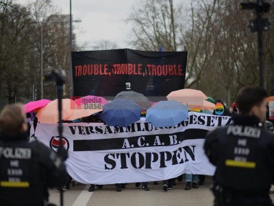 „<strong>Versammlungsfreiheitsgesetz stoppen“ – Demonstration in Wiesbaden</strong> <i>Bild 74385 Timo Krügener</i><br><a href=/email-download/?bld=74385><strong>DirektDownload</strong></a>