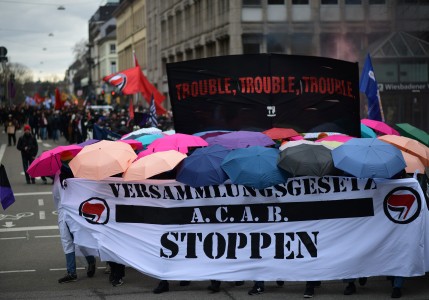 „<strong>Versammlungsfreiheitsgesetz stoppen“ – Demonstration in Wiesbaden</strong> <i>Bild 74387 Timo Krügener</i><br><a href=/email-download/?bld=74387><strong>DirektDownload</strong></a>