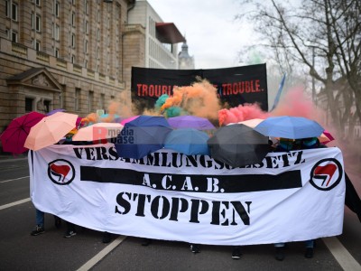 „<strong>Versammlungsfreiheitsgesetz stoppen“ – Demonstration in Wiesbaden</strong> <i>Bild 74381 Timo Krügener</i><br><a href=/email-download/?bld=74381><strong>DirektDownload</strong></a>