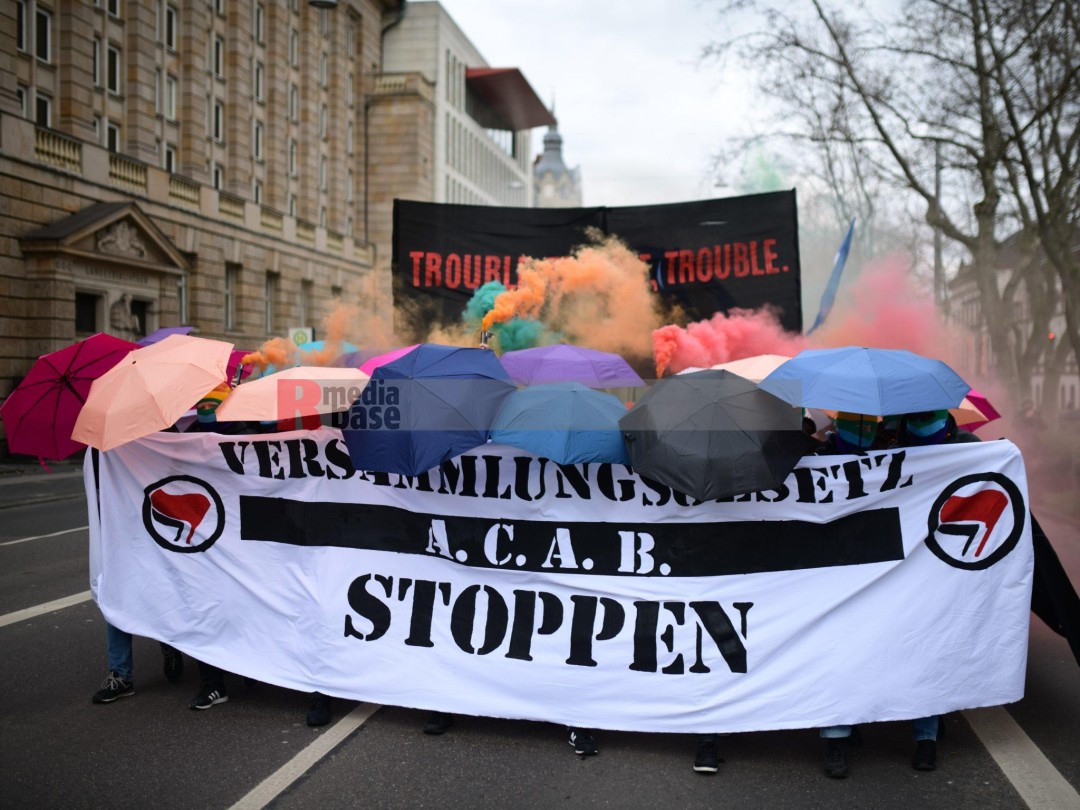 „<strong>Versammlungsfreiheitsgesetz stoppen“ – Demonstration in Wiesbaden</strong> <i>Bild 74379 Timo Krügener</i><br>