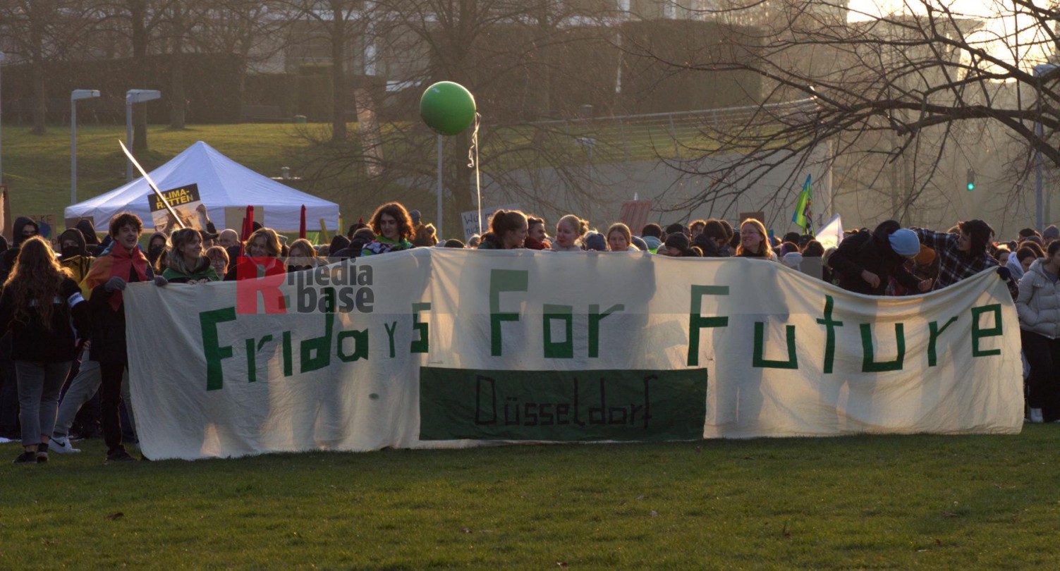 Fridays for Future Düsseldorf: Globaler Klimastreik <i>Bild 74019 Manuela Hillekamps</i><br>