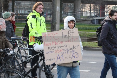 Fridays for Future Düsseldorf: Globaler Klimastreik <i>Bild 74057 Manuela Hillekamps</i><br><a href=/email-download/?bld=74057><strong>DirektDownload</strong></a>