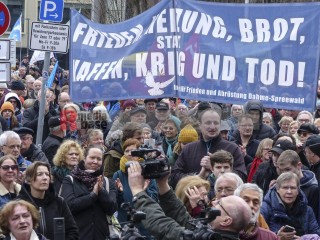 Ostermarsch Berlin 2023 | Rudi Denner/R-mediabase / R-mediabase | <a href=/confor2/?bld=74818&t=d&pst=74817&aid=86&dc=0054&i1=Rudi%20Denner/R-mediabase%20/%20R-mediabase><strong>Download Bild 74818...</strong></a>  |